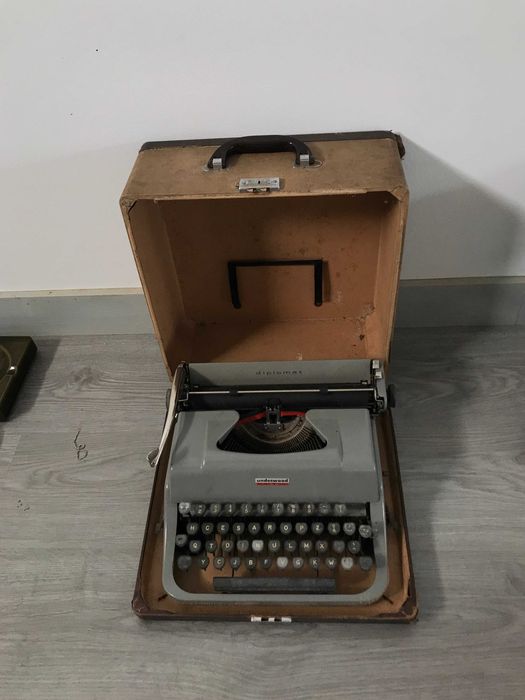 Máquina de escrever Underwood Golden Touch