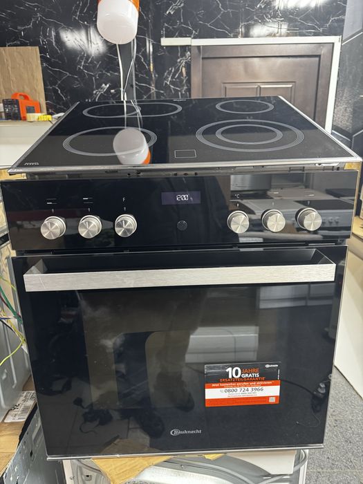 Вбудована духовка з поверхнею Whirlpool
