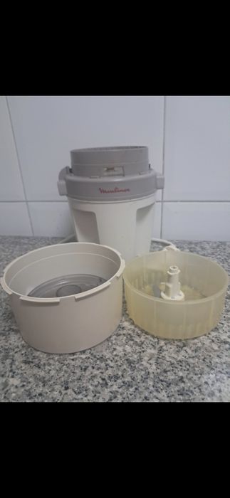 8€ Vendo varinha bosch 1000 whats avariada e picadora, da moulinex avariada,, para peças