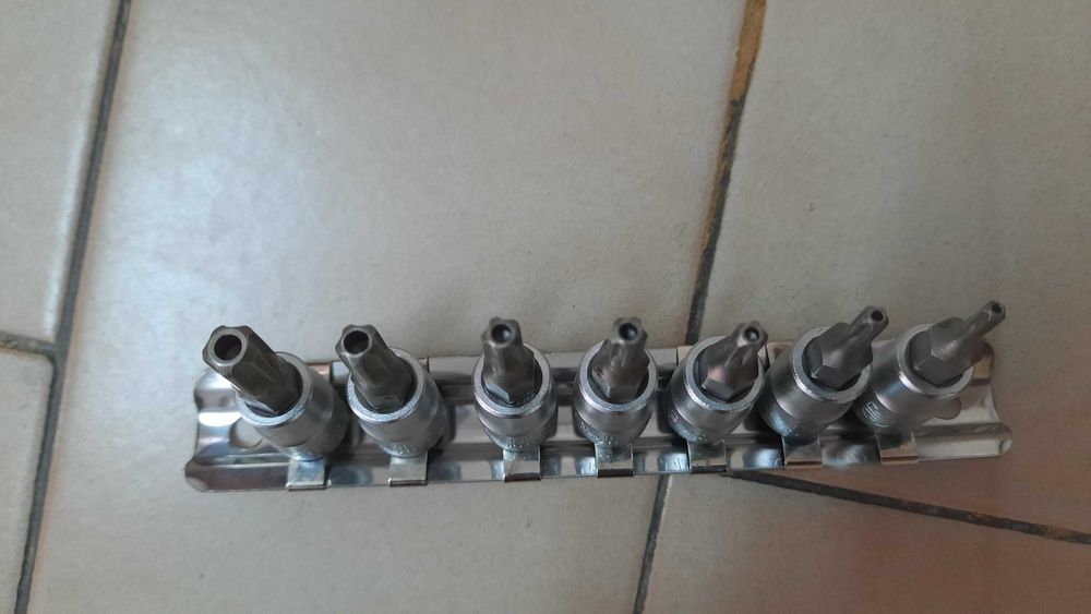 Jogo de 7 chaves de caixa torx 1/4 macho com furo - Wurth - novo