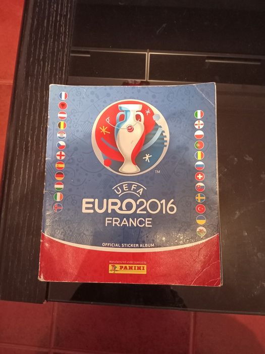 Vendo duas cadernetas de cromos  euro 2016 e campeonato do mundo 2018