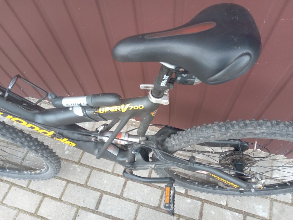 Rower Cannondale SuperV700.