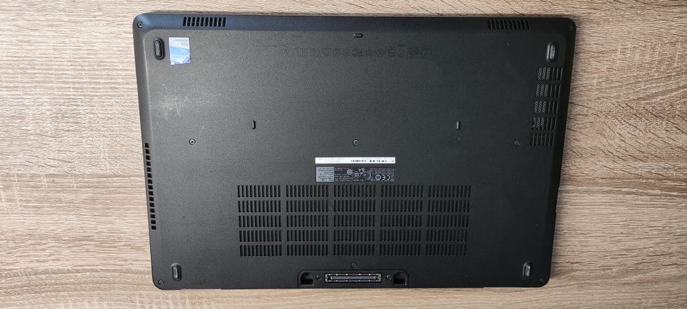Ноутбук Dell Latitude E5570 15.6" FHD i5 2.4ghz 8GbDDR4 500Gb SSD
Core