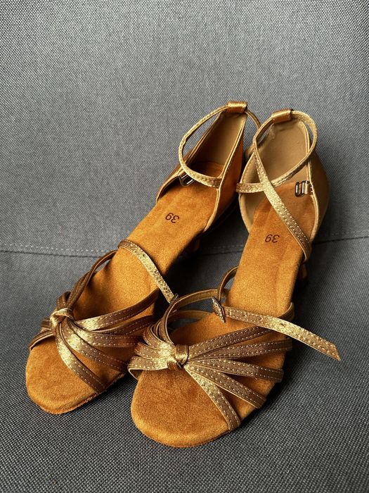 Туфлі для латиноамериканських та бальних танців 35-41р 7 см