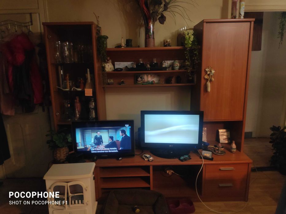 Móveis de sala de estar e jantar.