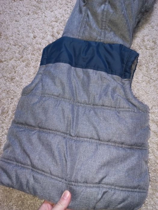 Фирменная жилетка безрукавка на мальчика 3-4 года