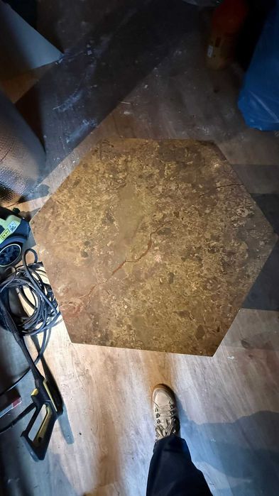 Mesa de apoio antiga com tampo em pedra/mármore