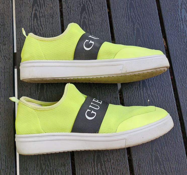 Buty trampki Guess z limonkowa siatką wkl 245