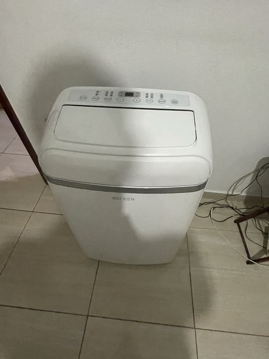 Ar Condicionado Portátil BECKEN BAC4255 (23 m² - 12000 BTU - Branco)