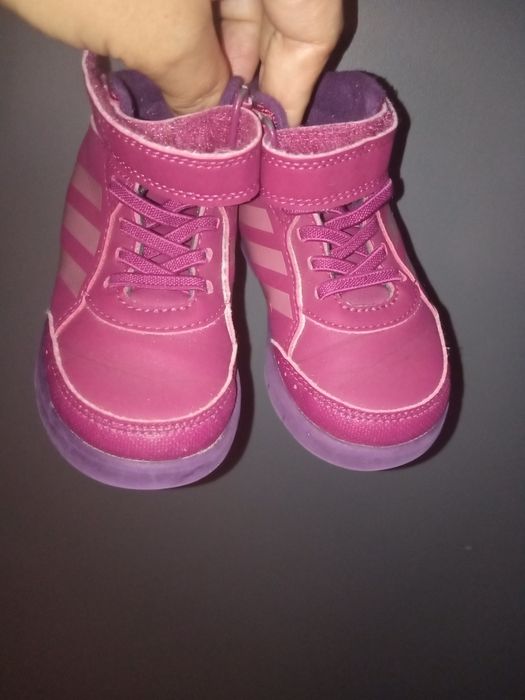 Buty niemowlęce adidas z cholewką