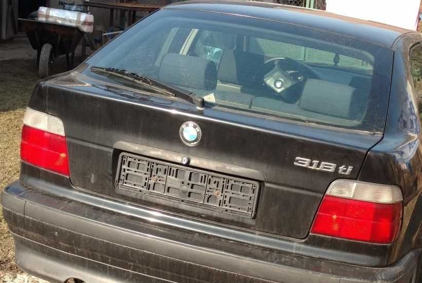 Klapa bagażnika tył tylna BMW E36 Compact (Cosmosschwarz Metallic 303)
