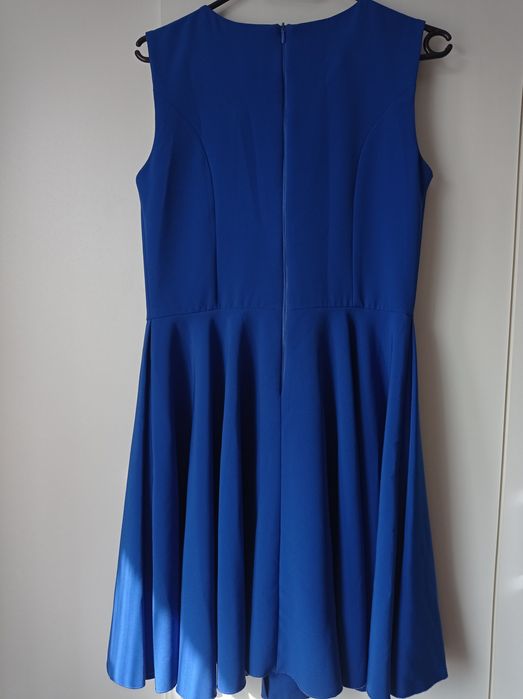 Elegancka rozkloszowana sukienka r. 38/40