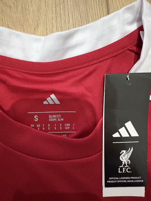 T-Shirt Liverpool com Patch Champions - Tamanho S
