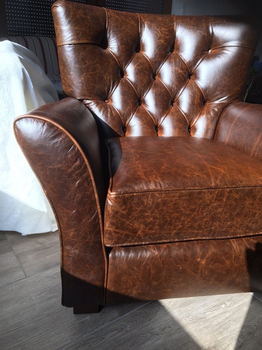 Fotel Chesterfield. Skora Dubai.