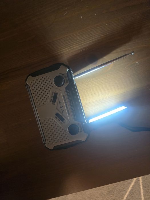 Radio am fm awaryjne dynamo solar