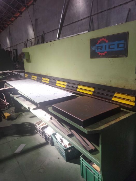 Máquinas Quinadeira 2M+Quinadeira 3M+Guilhotina Alfa30 (50.000 euros)