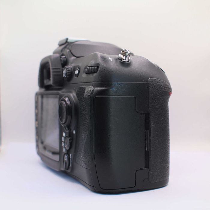 Nikon D200 DSLR - CCD Sensor - baixo shutter count