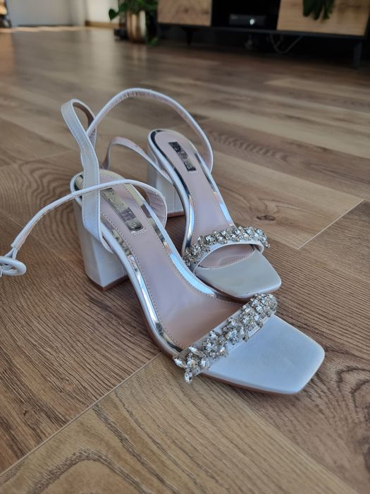 Buty ślubne białe