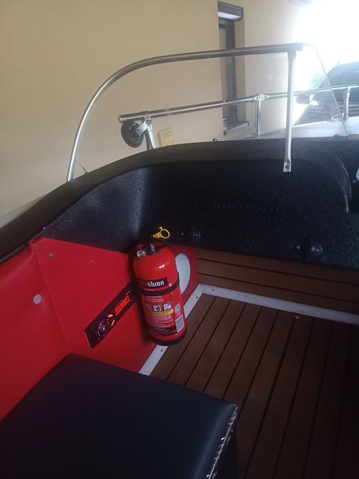 Łodz motorowa z przyczepa