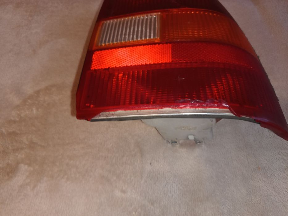 Фонарь задній правий для Opel vectra  12.870748