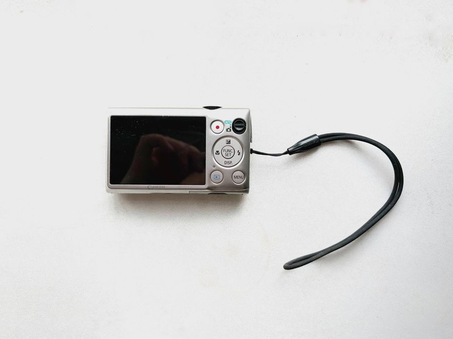 Фотоаппарат Canon IXUS 220 HS