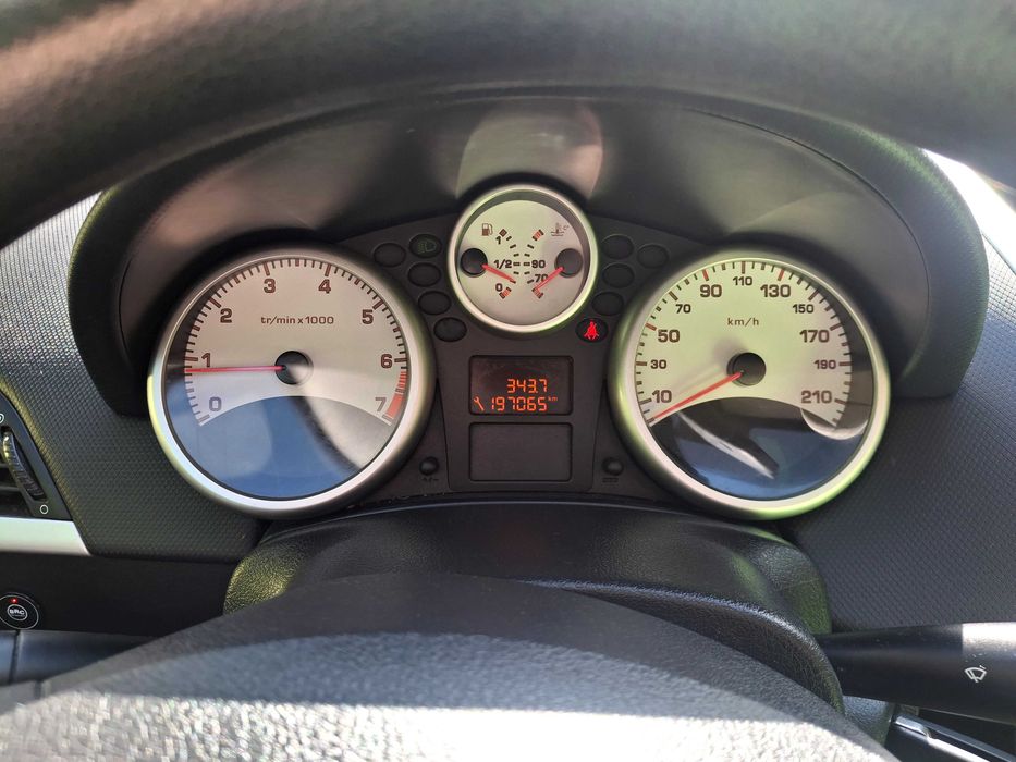 Peugeot  207 + GAZ