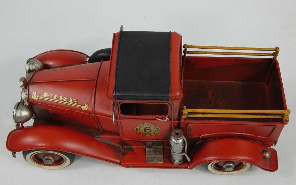 Duży metalowy WÓZ STRAŻACKI pick-up pojazd RETRO 28,5 cm