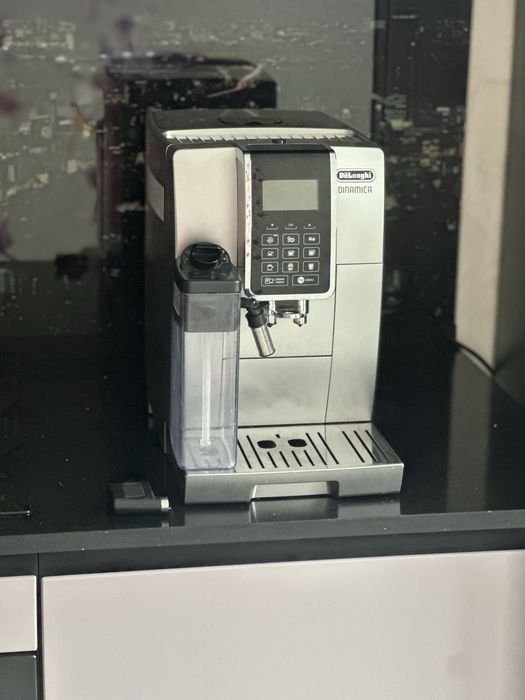 Кавомашина Delonghi Dinamica
