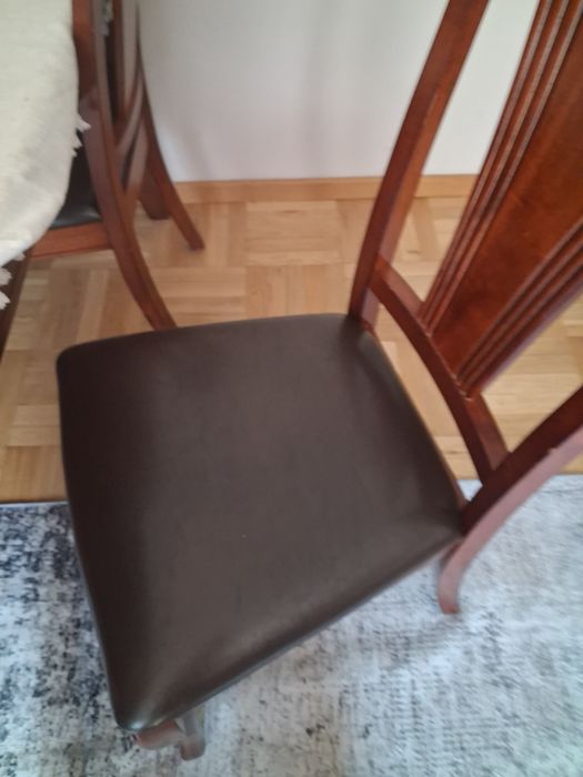 Stół drewniany i 6 krzeseł