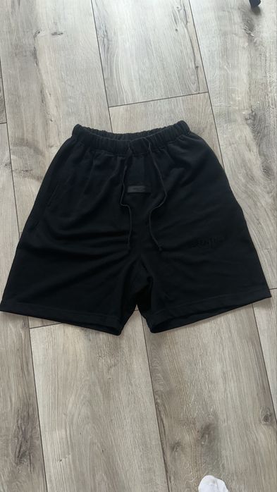 Spodenki ESSENTIALS  nowe