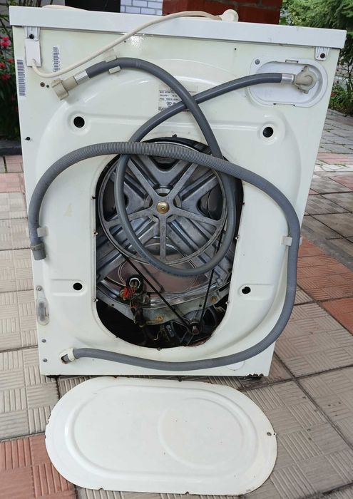 Стиральная машинка INDESIT mod. WS 84 TX EX с запасным ремнем: 800