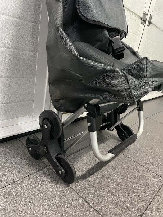 Carrinho versátil e resistente para artigos domésticos e outros