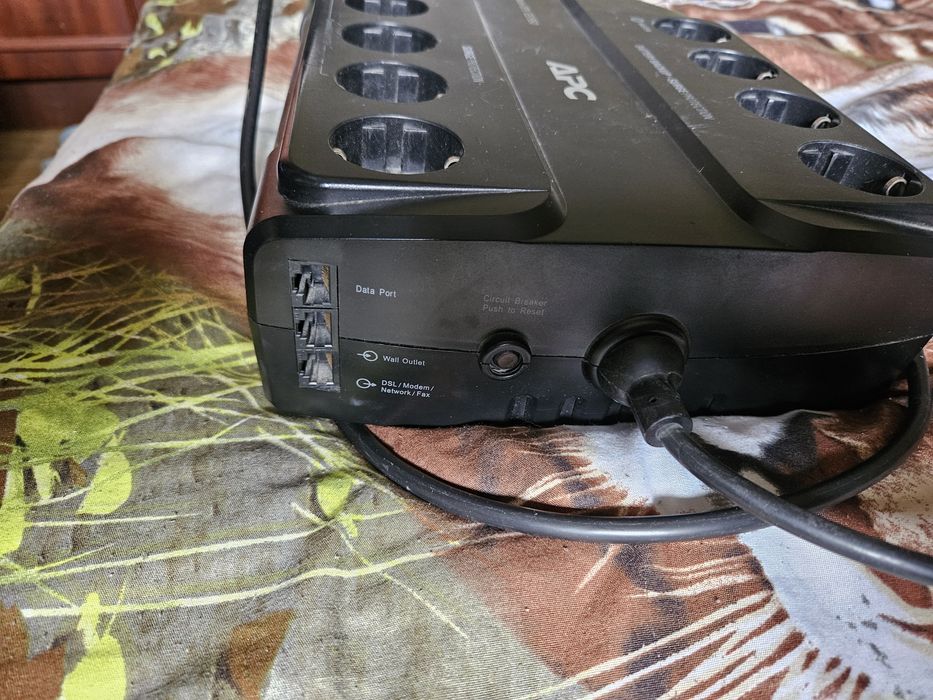 Безперебійник APC Back-UPS ES 550