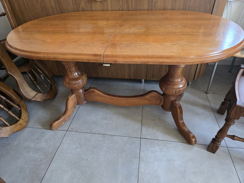 Zestaw stół z krzesłami