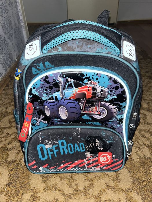 Рюкзак шкільний для хлопчика