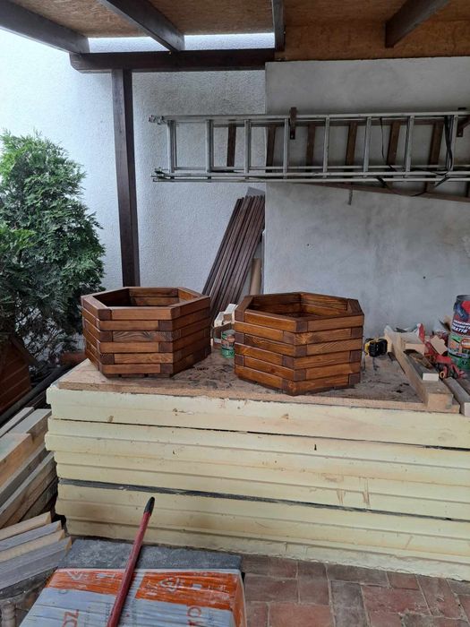 Doniczki drewniane duże