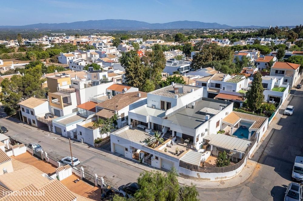 Excelente Moradia T4 com 438 m2 de Área de Construção em Alvor – Urb.