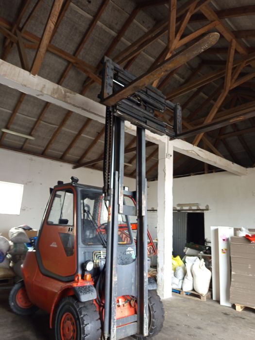 Wózek widłowy z dużym pozycjonerem