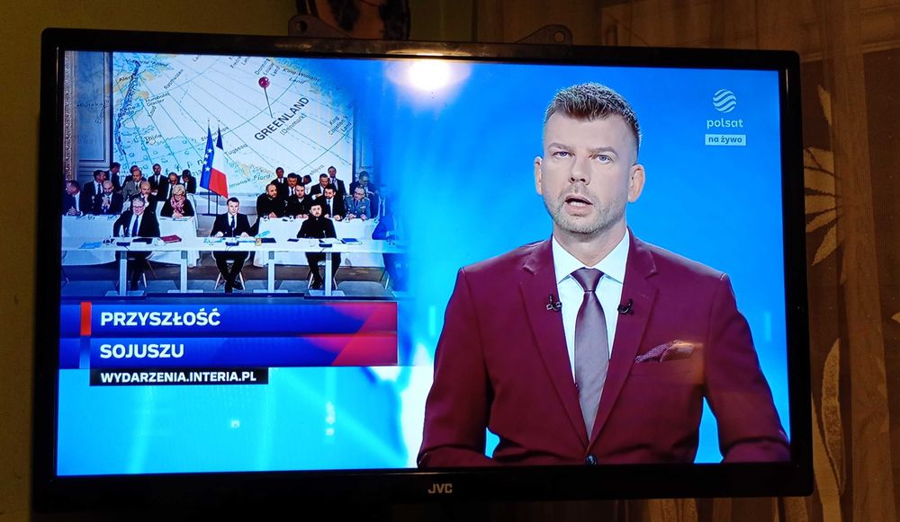 Telewizor JVC 24 cale DVB_T2 + wbudowany DVB S2 SAT TV