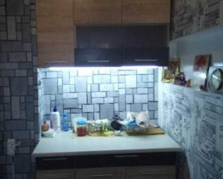 Продам гостинку зі своїми зручностями в житловому стані