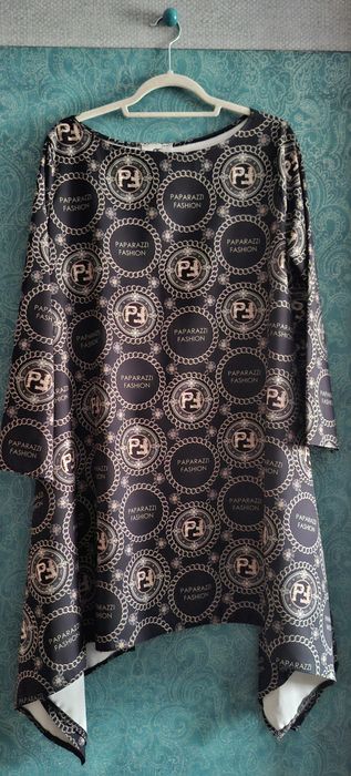 Czarna tunika z ciekawym printem Papaeazzi  Fashion 44/XXL