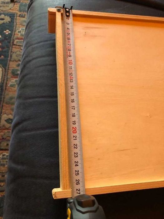 Pequeno chaveiro em madeira, como novo