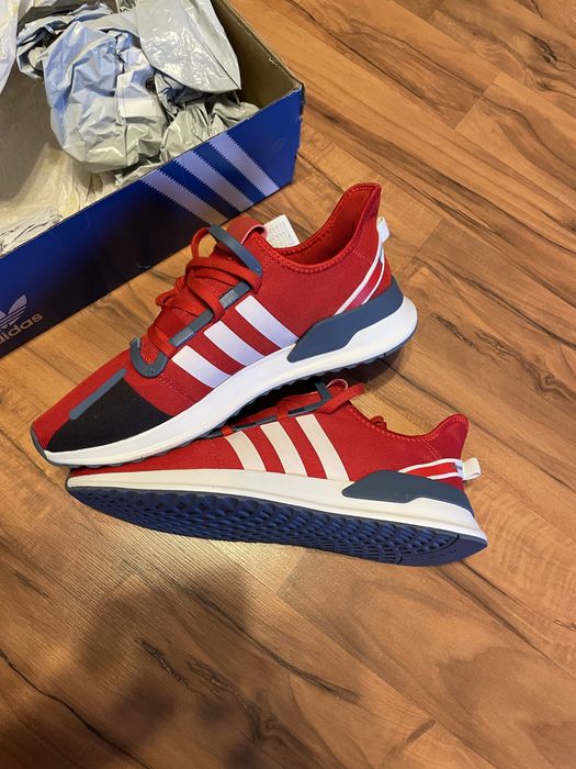 Nowe adidasy z metką czerwone