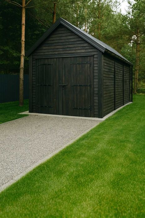 Garaż drewniany typu stodoła