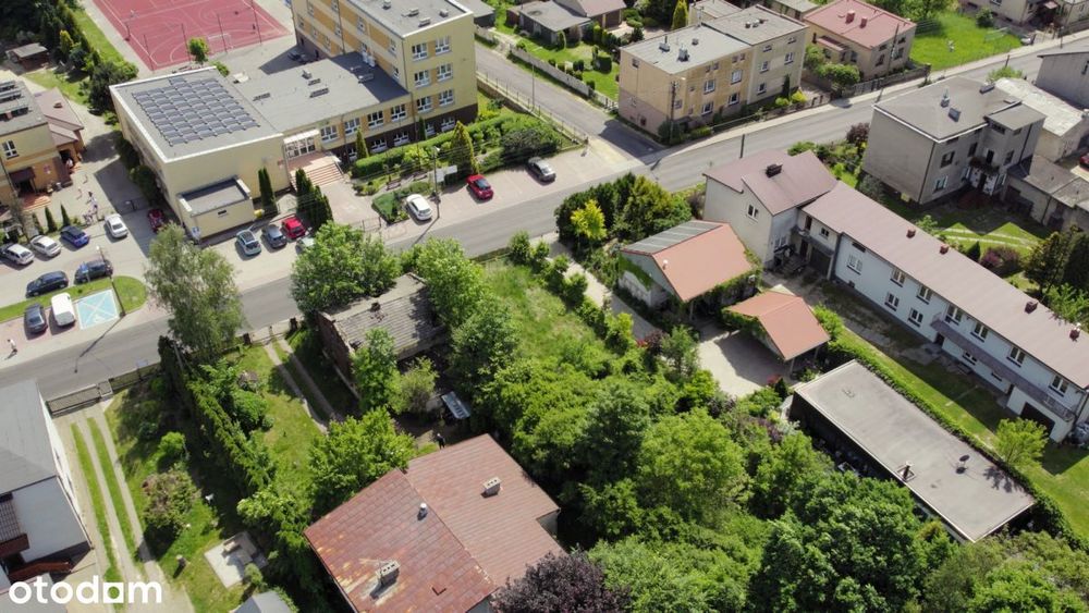 Działka pod budowę domu w zielonej okolicy .