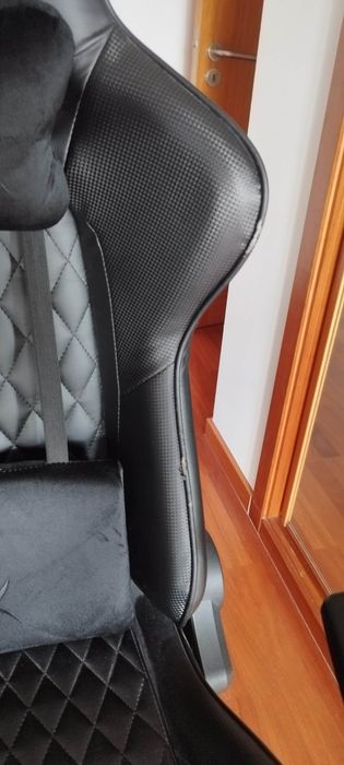 Cadeira Gaming HYPERX Jet (Até 150 kg - Elevador Classe 4 - Preto)