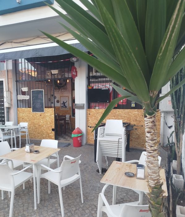 Café para trespasse em Almada