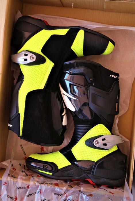 Botas NOVAS Spyke, Nr.40. Pele Ventilada. 50% DESCONTO