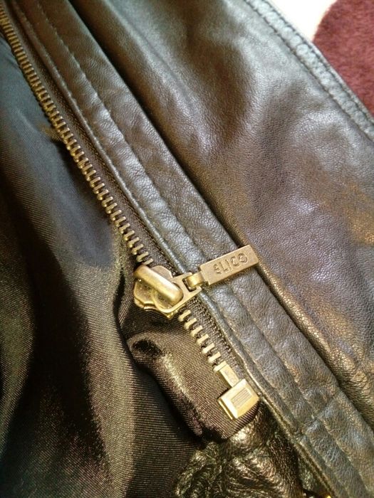 Нова добротна чоловіча шкіряна куртка