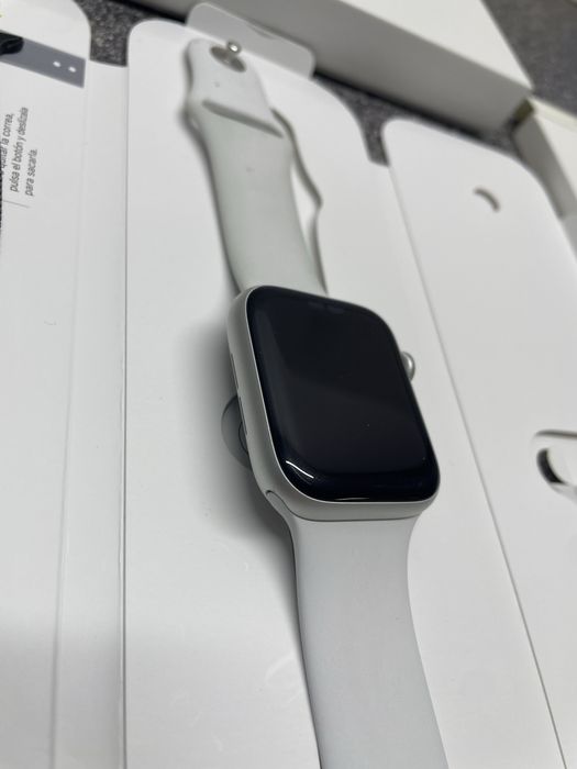 Apple Watch SE gen2 44mm GPS + LTE cellular
